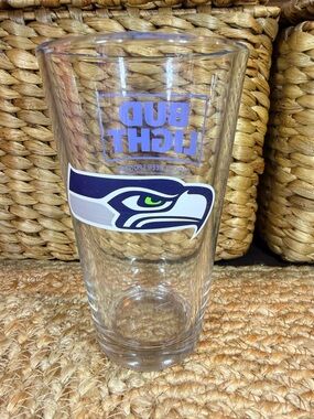 Seattle Seahawks Logo Pint 16 oz Glass - Clear with Bud Light Logo on reverse